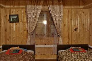 Гостиница Гостевой дом Варваринский Суздаль Двухместный номер с 1 кроватью или 2 отдельными кроватями и общей ванной комнатой-2